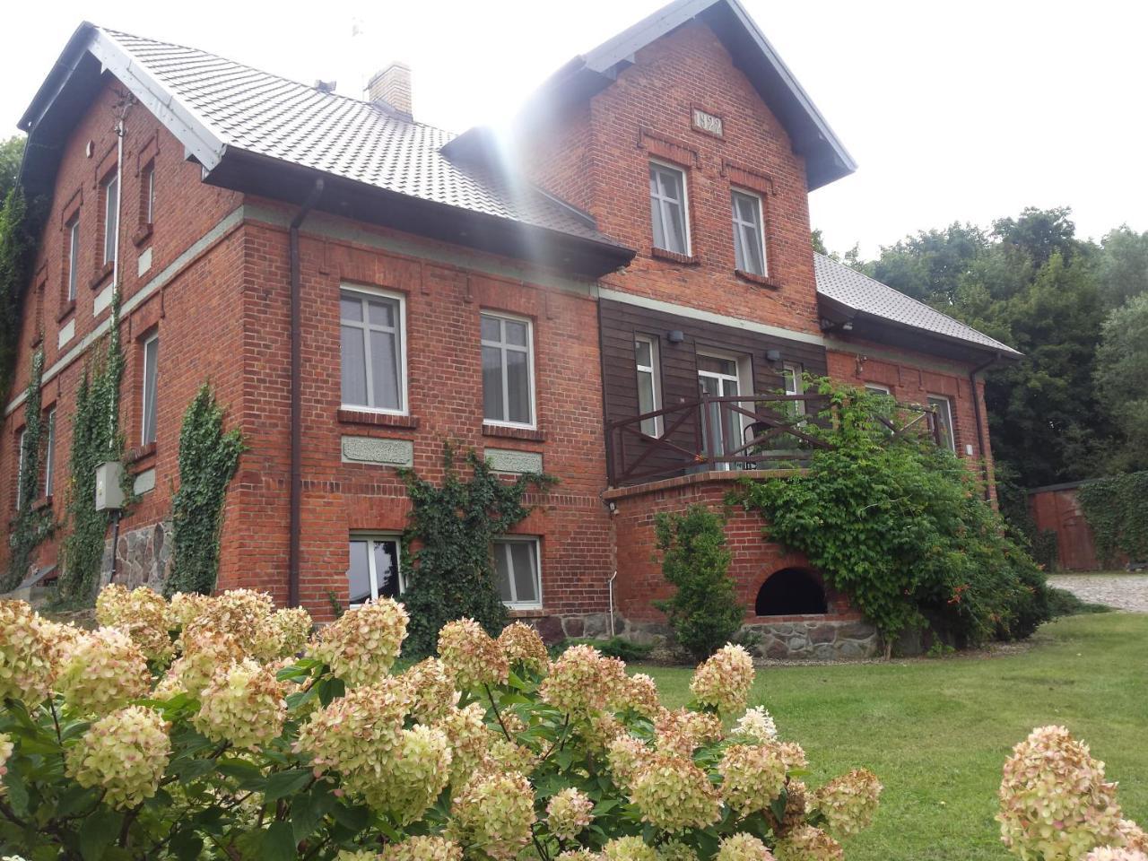 Dom Mlynarza Hotel Zukczyn Exterior foto